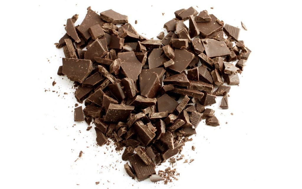Çikolata parçalarından kalp şekli 