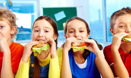 Okul Çağındaki Çocuklar Nasıl Beslenmeli?